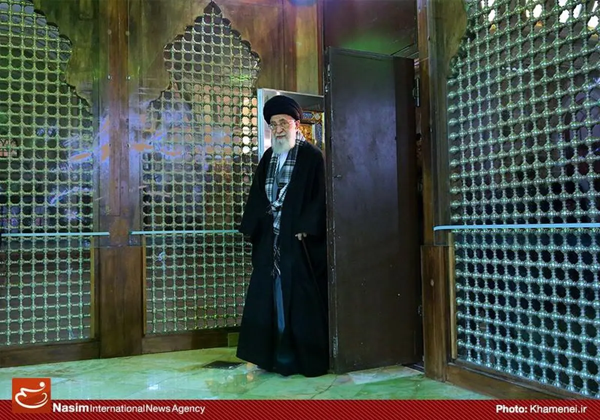 حضور رهبر معظم انقلاب در حرم مطهر امام خمینی(ره)