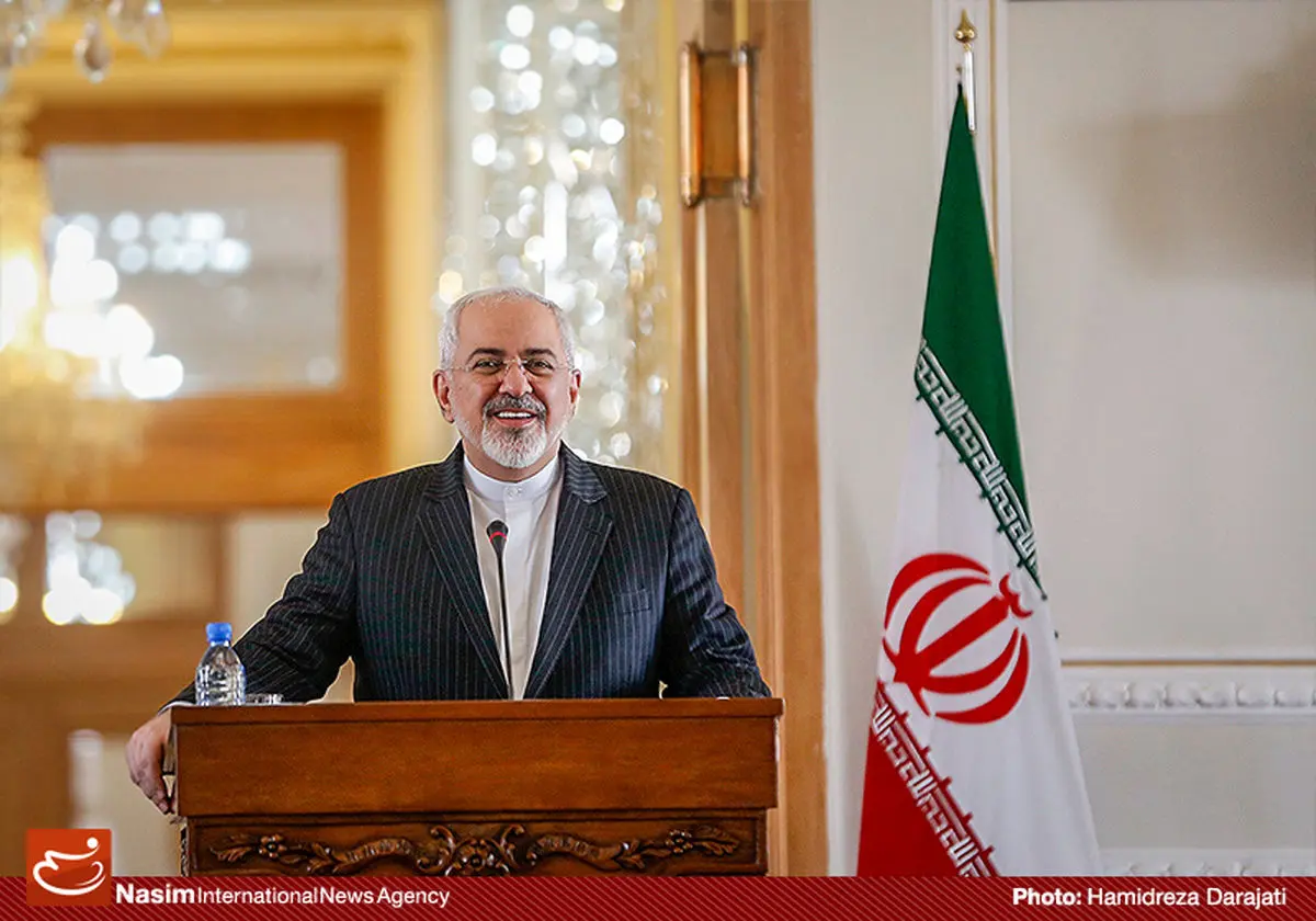 ظریف: سفر رسمی رئیس جمهور به فرانسه بالاترین تشریفات را داشت