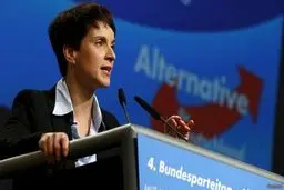 سیاستمدار آلمانی: پلیس در صورت لزوم باید به پناهجویان شلیک کند