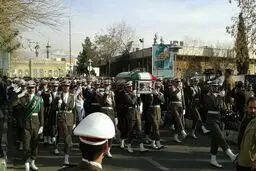 پیکر سرلشکر سلیمی بر دوش فرماندهان تشییع شد