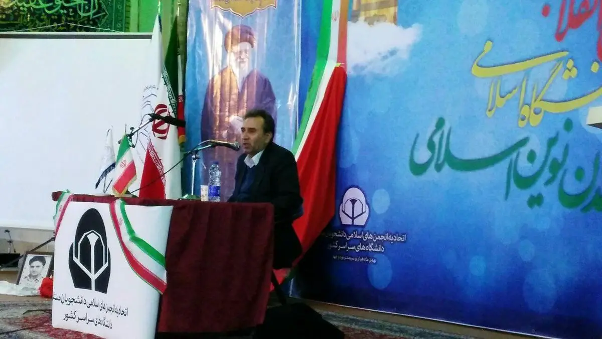 اشکال ما به زنگنه از اول کرسنت بود اما جریانی تمام قد در مجلس از او دفاع کرد