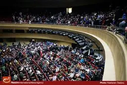 هجوم سلفی‌بگیرها به میلاد!