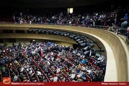 هجوم سلفی‌بگیرها به میلاد!