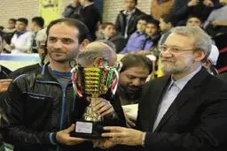 رئیس مجلس به جمع خانواده بسکتبال با ویلچر پیوست