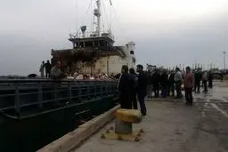 آتش‌سوزی ۱۴ لنج صیادی در آبادان