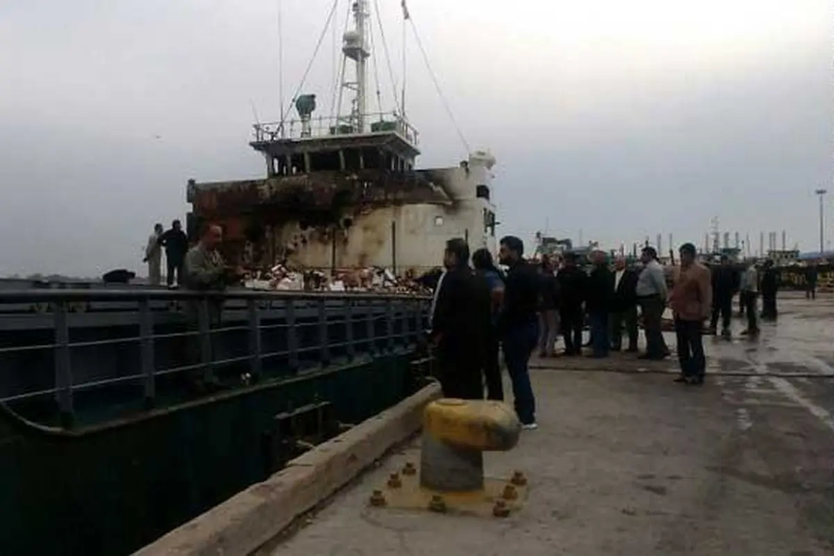 آتش‌سوزی ۱۴ لنج صیادی در آبادان