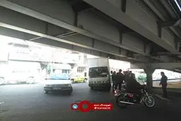 برخورد چندین باره کامیون با پل کریمخان
