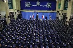 فرماندهان و کارکنان نیروی هوایی ارتش با رهبر انقلاب دیدار کردند