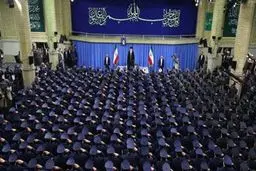 فرماندهان و کارکنان نیروی هوایی ارتش با رهبر انقلاب دیدار کردند