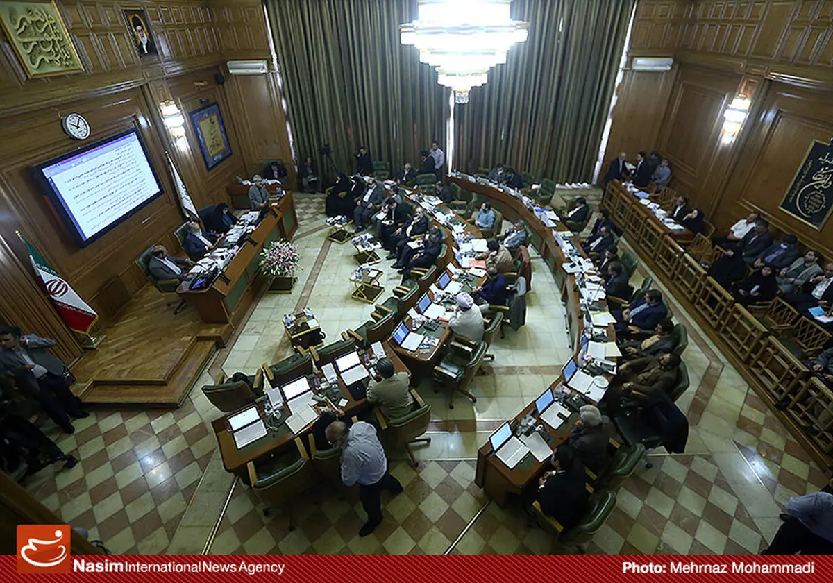 تصویب یک فوریت لایحه "تعیین نرخ حق توقف پارکینگ‌های عمومی در شهر تهران"