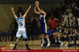 دیدار تیم های بسکتبال دانشگاه آزاد و پتروشیمی بندرامام