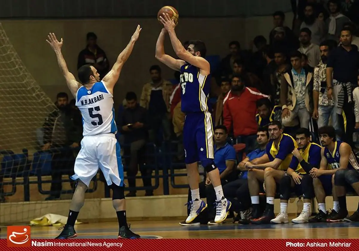 دیدار تیم های بسکتبال دانشگاه آزاد و پتروشیمی بندرامام