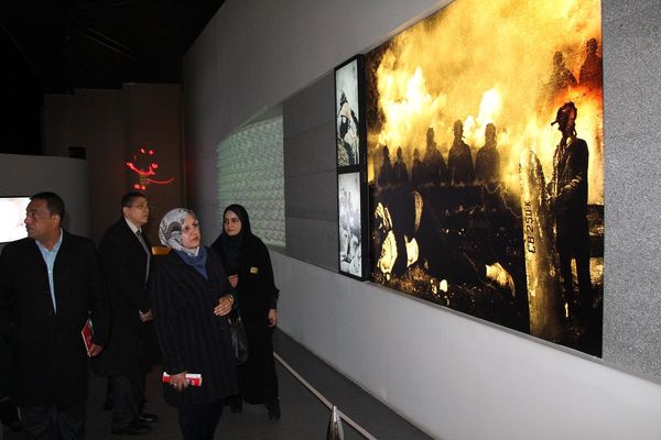 بازدید استادان زبان فارسی عراقی از موزه دفاع مقدس و حسینیه جماران