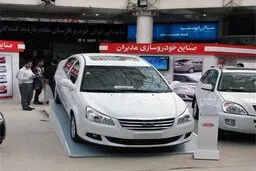 واردات خودروی سواری نصف شد