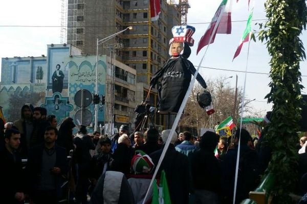 حاشیه های راهپیمایی ۲۲ بهمن