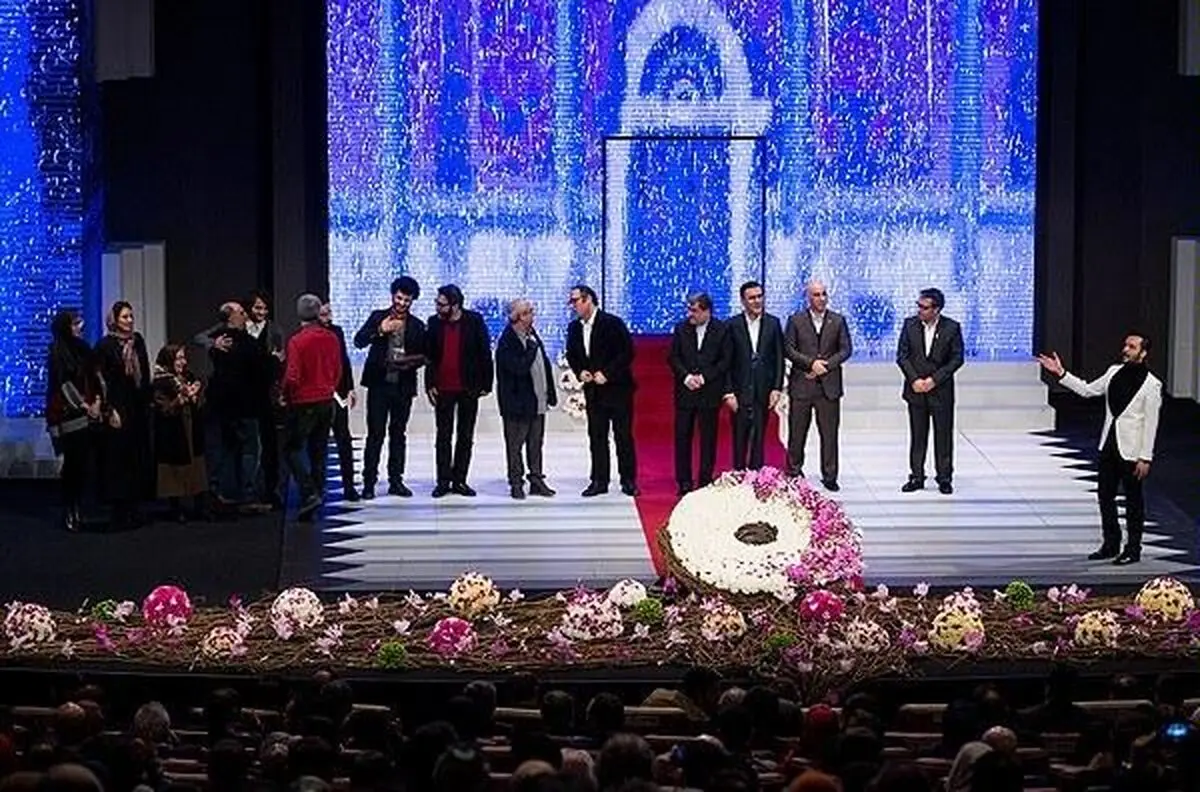 شبی که همه از حاتمی‌کیا گفتند/ پرویز پرستویی، پریناز ایزدیار  و "ایستاده در غبار" بهترین‌ شدند