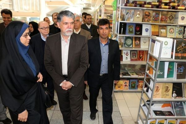 دیدار صالحی با اهالی نشر و کتاب شیراز در کتابفروشی دهخدا