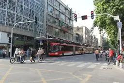 بهره‌برداری از تابلوهای بریل در خط یک BRT طی روزهای آینده/ سال ۹۵ اینترنت به اتوبوس‌ها می‌رسد