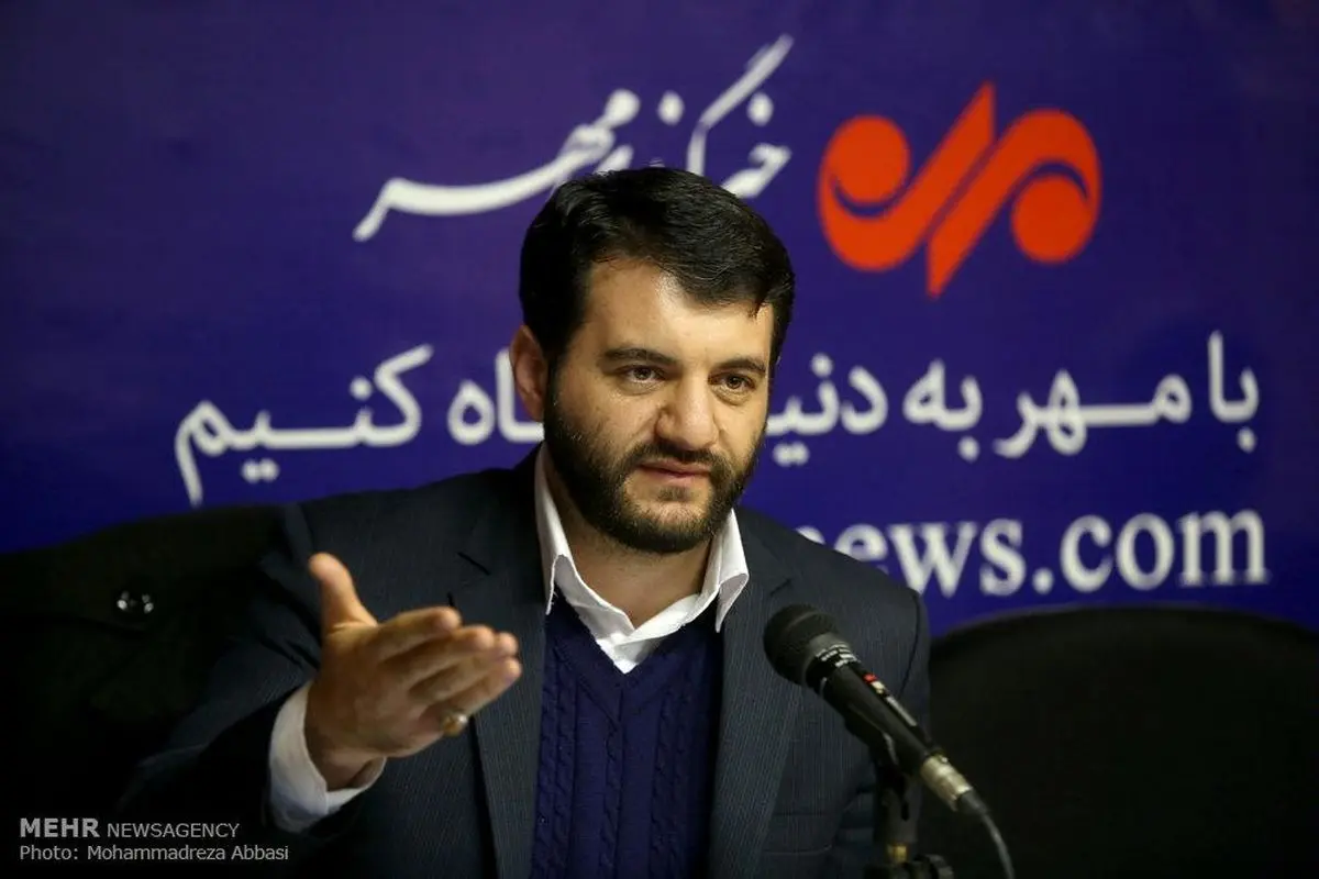 مدیران روحانی به پوشیدن کت و شلوار خارجی افتخار می‌کنند/ کنترل تورم افتخار دولت یازدهم نیست