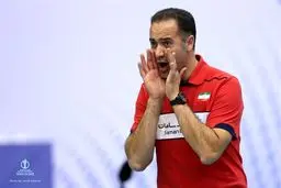 جدال لفظی سرمربی والیبال پیکان با داور دیدار متین