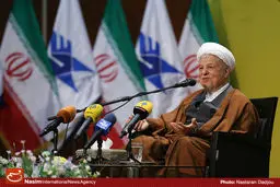 سیاست‌های نظام روابط با همه‌ دنیا بر پایه سه اصل عزت، حکمت و مصلحت است