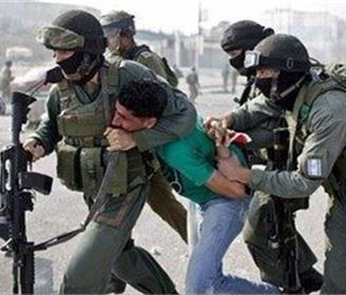 بازداشت ۱۳ فلسطینی و هتک‌حرمت به مسجدالاقصی