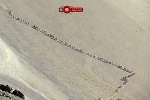 حرکت منظم یک گروه کوهنوردی در منطقه لواسان