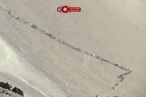 حرکت منظم یک گروه کوهنوردی در منطقه لواسان