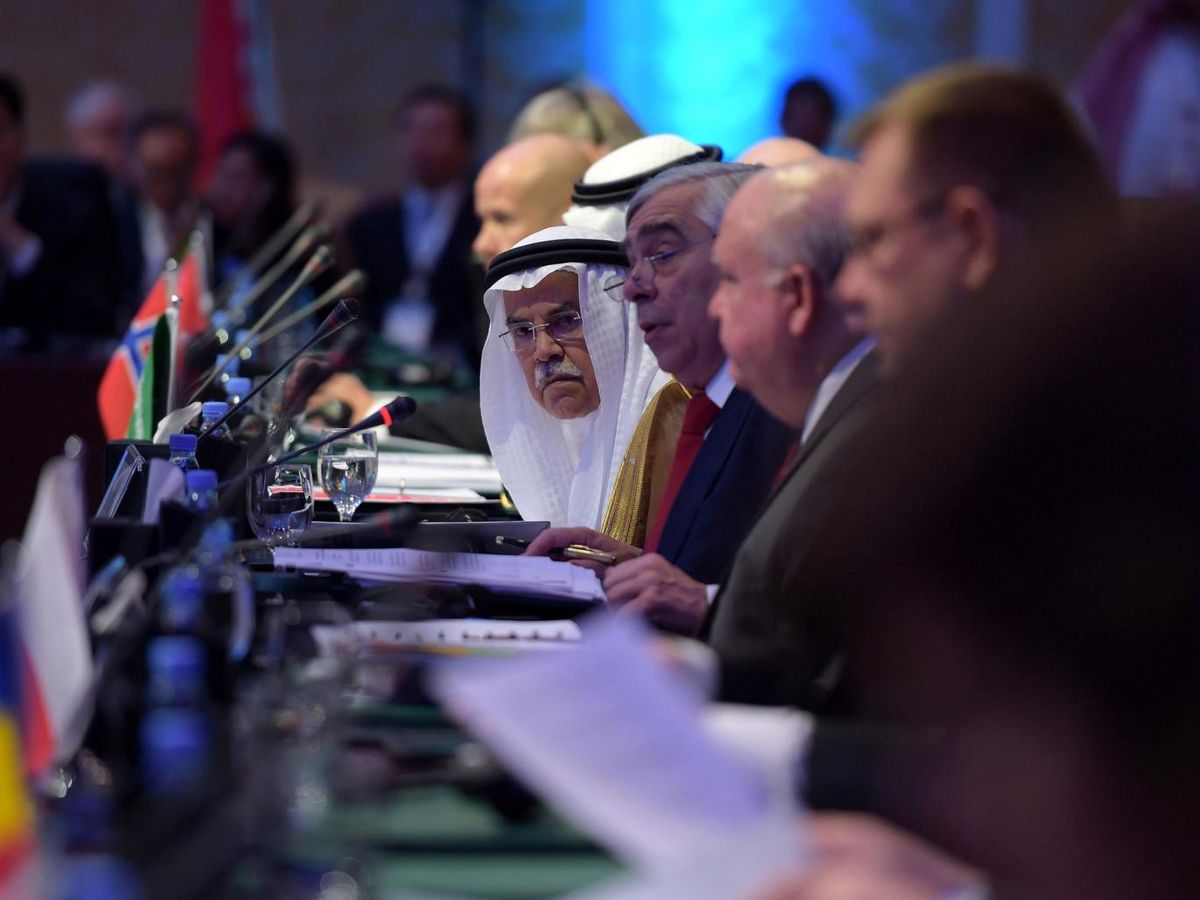 روسیه، عربستان سعودی، قطر و ونزوئلا با تثبیت تولید نفت موافقت کردند/ تایم