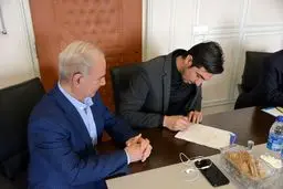 رحمتی سه ساله تمدید کرد + عکس