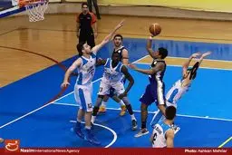 تیم بسکتبال پتروشیمی با پیروزی به همراه دانشگاه آزاد راهی نیمه‌نهایی شد