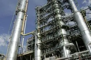 زنگنه دو سال است راهبردی ترین طرح پالایشگاهی کشور را معطل نگه داشته/ پیشرفت ناچیز ستاره خلیج فارس در دولت روحانی