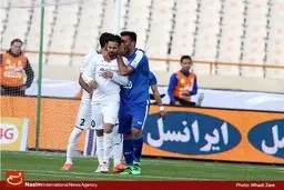 دیدار تیم‌های فوتبال استقلال تهران و گسترش فولاد تبریز