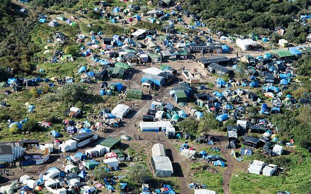 مقامات فرانسوی پناهجویان را از کمپ بیرون می‌کنند