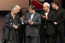 دفتر جشنواره پرحاشیه آقای رئیس بسته شد