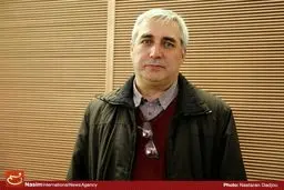 حاتمی‌کیا جرأت دارد و نام حامیان خود را در تیتراژ می‌آورد اما مخالفانش، نه!