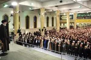 مردم نجف‌ آباد با رهبر انقلاب دیدار کردند