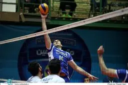 سالن خلوت شد، محمد موسوی کارت قرمز گرفت