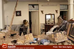 ریزش ساختمان در خیابان ظفر جان یک زن را گرفت