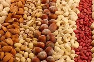 کاهش ۹۰ درصدی خرید آجیل شب عید/ دولت چرا بادام زمینی و تخمه وارد می‌کند؟