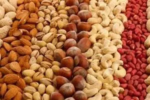 کاهش ۹۰ درصدی خرید آجیل شب عید/ دولت چرا بادام زمینی و تخمه وارد می‌کند؟