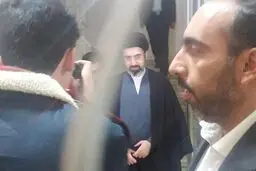 فرزند رهبر انقلاب از آیت‌الله واعظ طبسی عیادت کرد + عکس