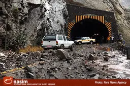 جاده هراز به دلیل ریزش سنگ مسدود شد