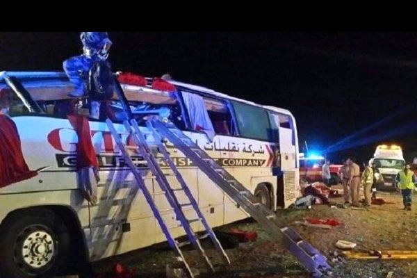 ۱۸ کشته و ۱۶ زخمی در واژگونی یک اتوبوس در عُمان+ تصاویر