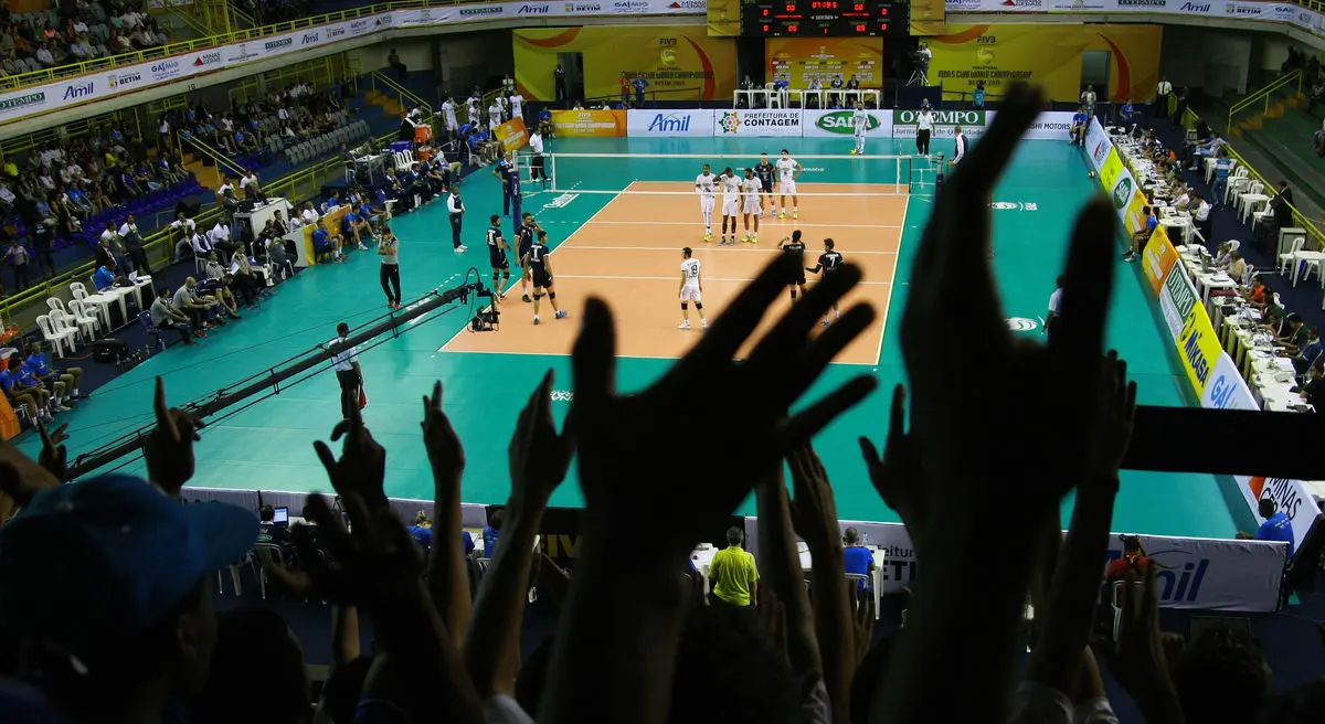 از ممانعت از ورود فوتبالیست‌های پیکان به سالن تا بلیت ۴۰ هزار تومانی