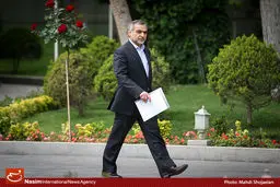 حسین فریدون باید ۶ ماه انفصال از خدمت شود