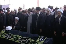 اقامه نماز بر پیکر آیت الله واعظ طبسی توسط رهبر معظم انقلاب