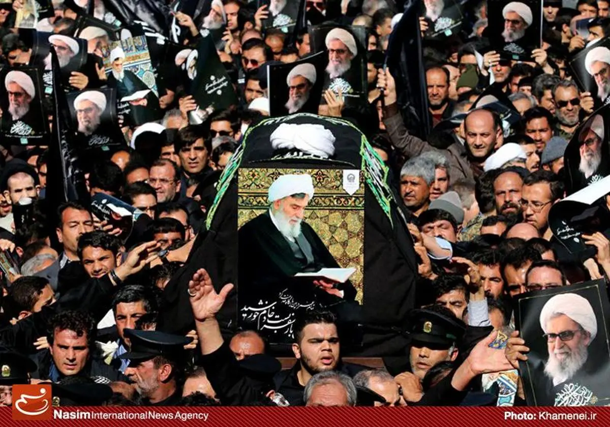 تشییع و اقامه نماز بر پیکر آیت الله واعظ طبسی با حضور رهبر معظم انقلاب