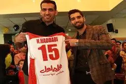 حامد حدادی پیراهن خود را به کودکان مبتلا به سرطان اهدا کرد + عکس