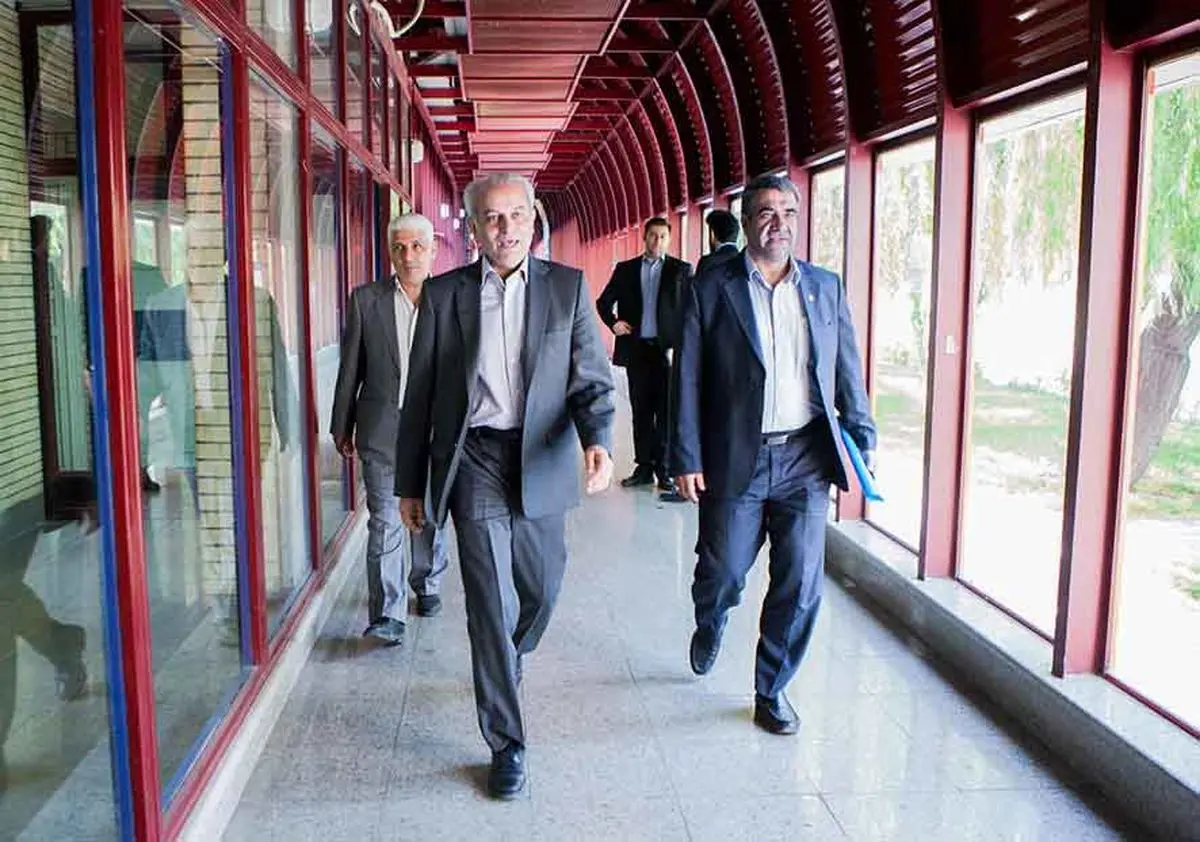 سجادی مجمع تیراندازی با کمان را ترک کرد